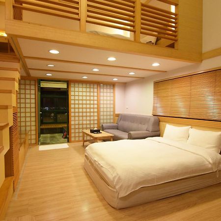 No. 21 Jiaoxi Hot Spring Homestay Exterior photo